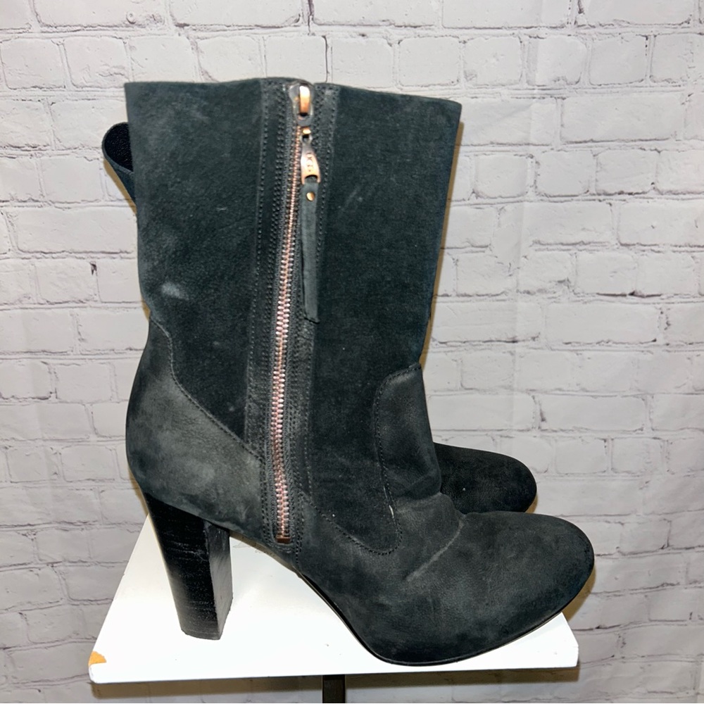 UGG boots size 8.5